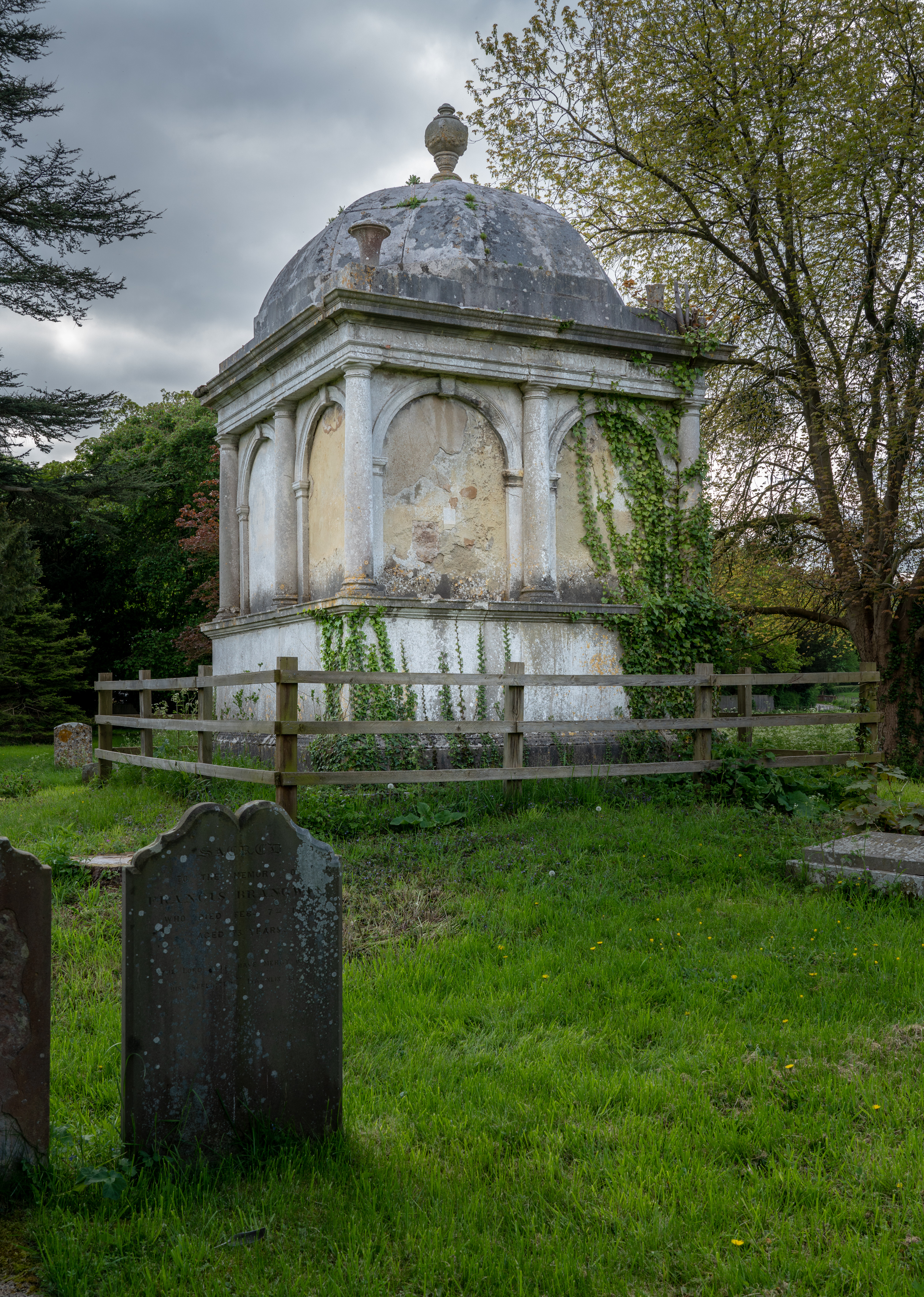 Osarios sólidos y seguros